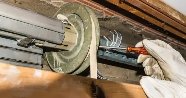 Réglage du ressort et de l'axe d'enroulement d'une porte de garage